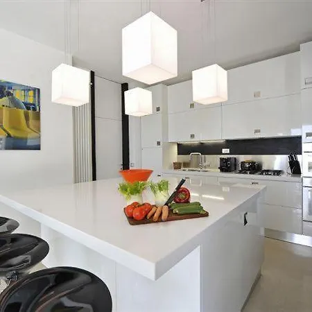 Sleeps 10 Pool Air Con Villa Lenno