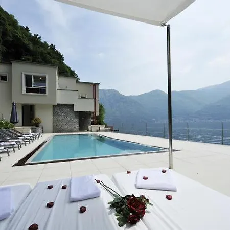 Sleeps 10 Pool Air Con Lenno